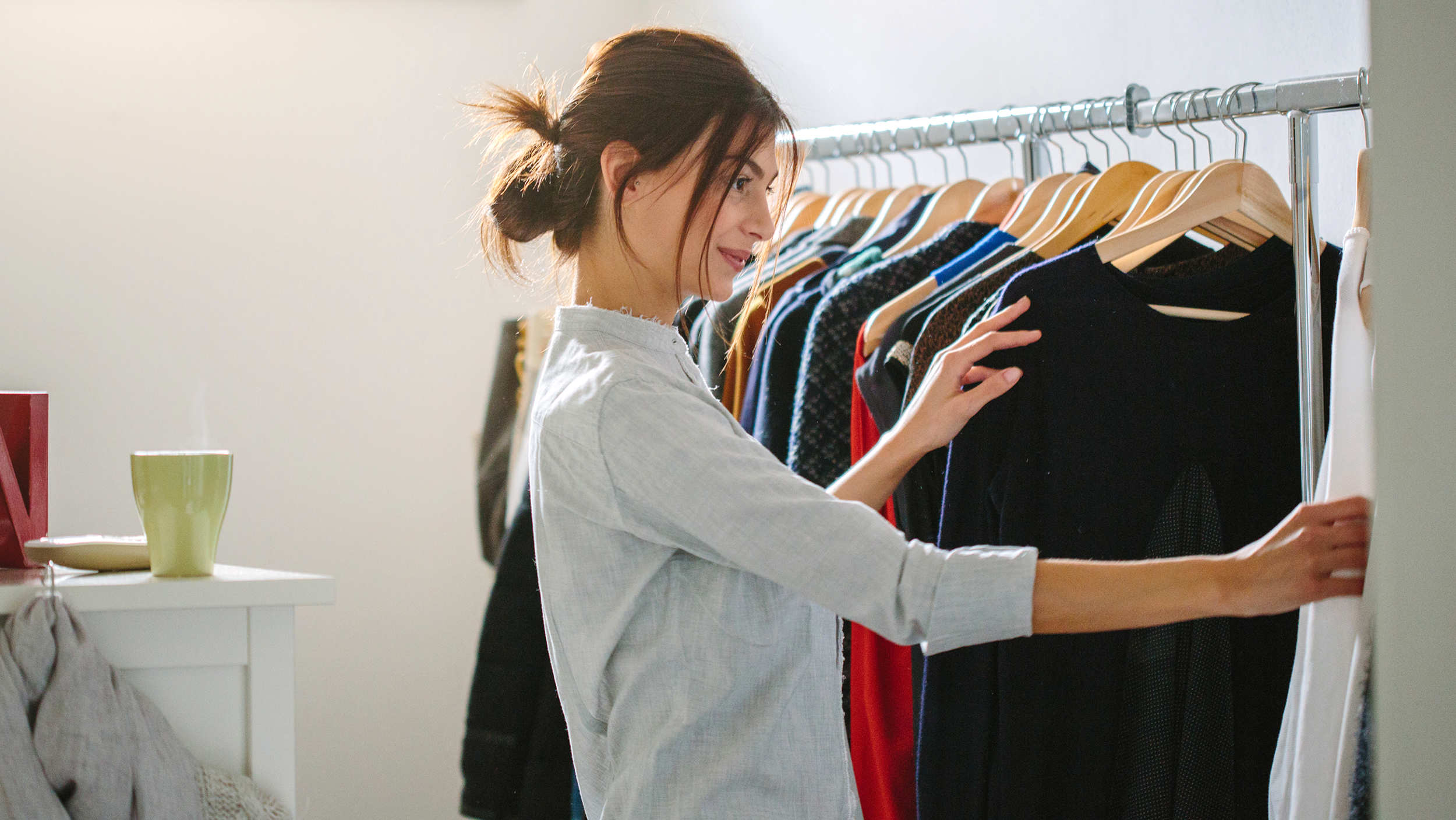 “Smart Shopping: How to Create a Stylish College Wardrobe – A Comprehensive Guide to Building a Fashionable and Functional Closet for Campus Life”
